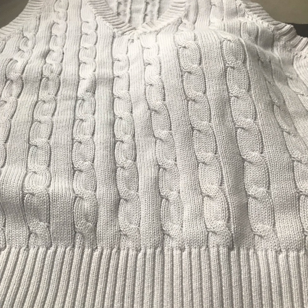 Brandy Melville White V-Neck Cable Knit Sweaters sleeveless blue and purple